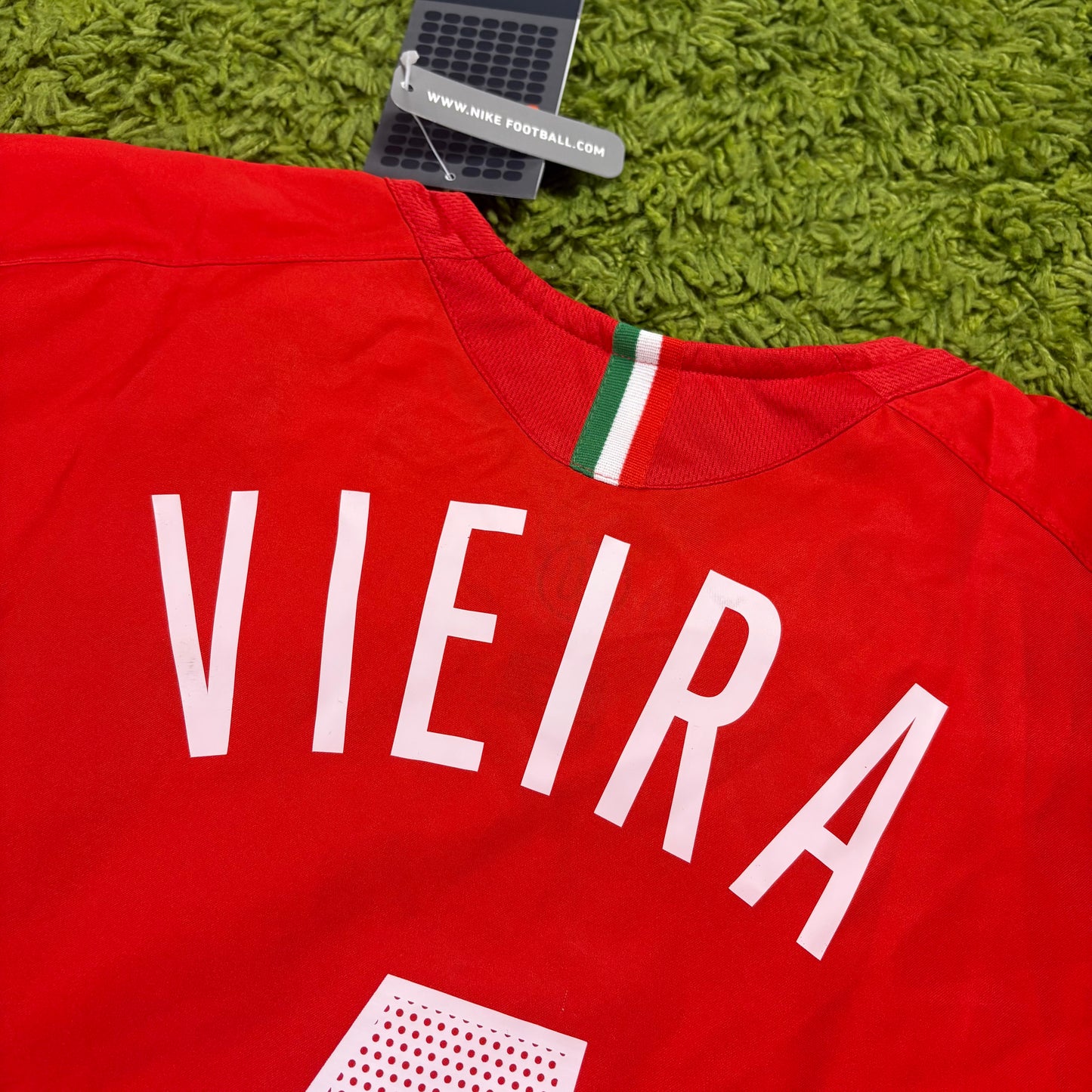Nike Juventus Turin Vieira Trikot rot Größe L signiert 2005 2006